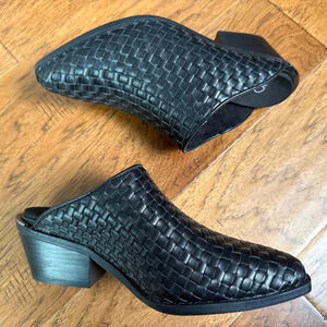 NWOB Corkys Women's TGIF Slip-on Heeled Mule leather Woven Black Size 7